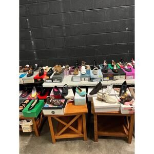 WOMENS SHOES blowout everything nust go! yard sale prices. MUST SEE!!